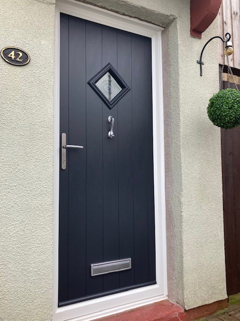 COMPDOOR BRAMPTON ANTHRACITE GREY BULLSEYE GLASS – Copy