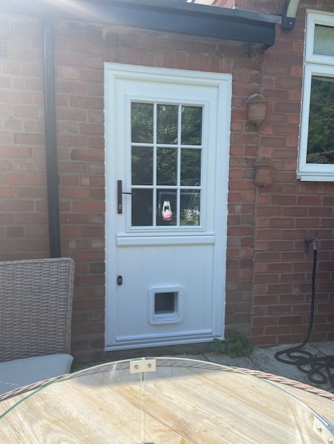 FLINT BEESTON GEORGIAN BAR WITH CAT FLAP
