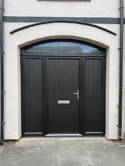 SCHWARZBRAUN ARCH DOOR PROJECT WITH COMP SIDEPANELS